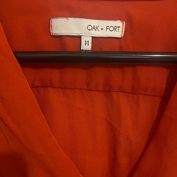 Oak and Fort Red 100% Silk‎ Classic Timeless Blouse Workwear Minimalist Medium - Picture 2 of 4